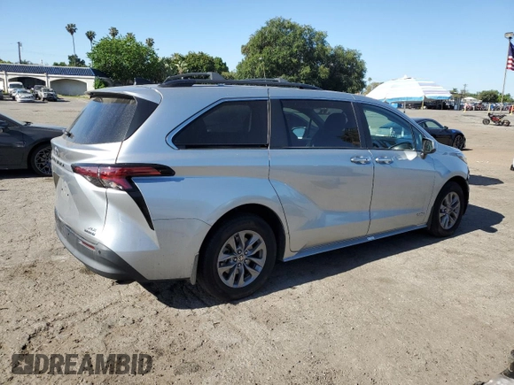 2021 Toyota Sienna XLE z VIN 5TDJRKEC8MS058563, wystawiony jako Copart lot #56932015 z przebiegiem 57 319 mil mil oraz Szkoda całkowita • Salvage title. Historia ofert i sprzedaży dostępna na DreamBid. Obrazek 3.