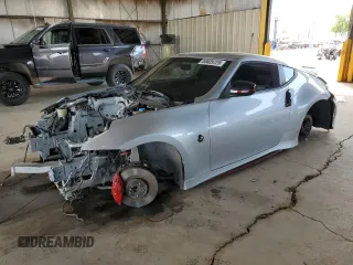 2015 Nissan 370Z Nismo z VIN JN1AZ4EH1FM441060, wystawiony jako Copart lot #53423725 z przebiegiem Nie podano mil oraz Szkody całkowita. Historia ofert i sprzedaży dostępna na DreamBid. Obrazek 1.