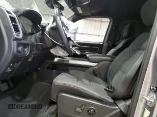 2021 Ram 1500 Big Horn z VIN 1C6RREFT7MN708516, wystawiony jako Copart lot #57719405 z przebiegiem 65 000 mil mil oraz Szkoda całkowita • Salvage title. Historia ofert i sprzedaży dostępna na DreamBid. Obrazek 7.