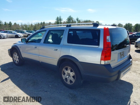 2006 Volvo XC70 with VIN YV4SZ592261208896, listed as a IAAI auction lot 42117065 with 182,692 mi miles. Bid and sale history available at carsss.com. Image 3.