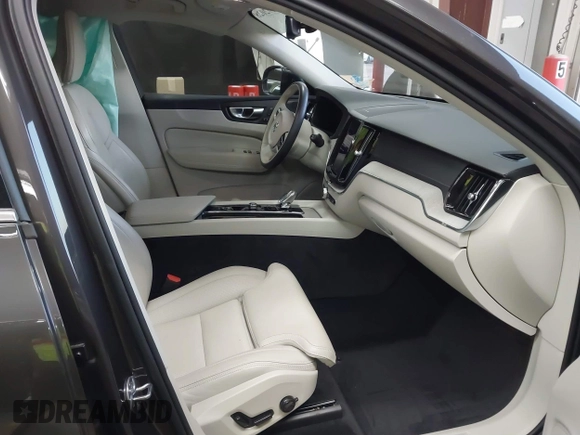 2022 Volvo XC60 Inscription with VIN YV4L12DL3N1002494, listed as a IAAI auction lot 41472028 with 11,061 mi miles and . Bid and sale history available at DreamBid. Image 5.