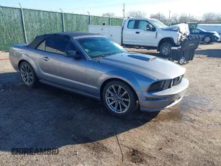 2007 Ford Mustang GT Deluxe with VIN 1ZVFT85H375254388, listed as a IAAI auction lot 41650100 with 152,848 mi miles and . Bid and sale history available at carsss.com. Image 1.