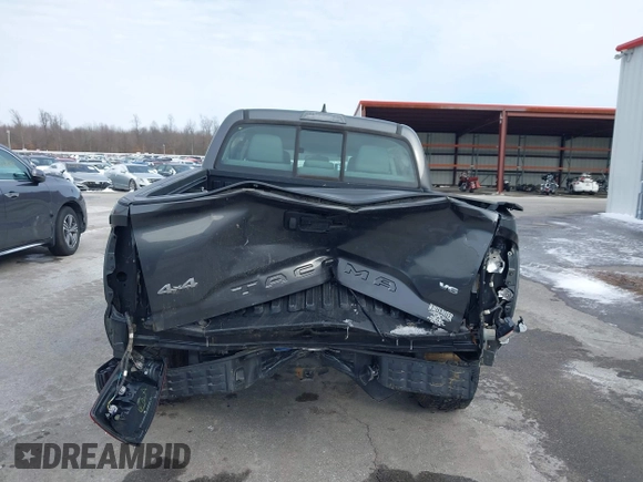 2017 Toyota Tacoma SR5 z VIN 3TMCZ5AN5HM110951, wystawiony jako IAAI lot #41580916 z przebiegiem 107 020 mil mil oraz . Historia ofert i sprzedaży dostępna na DreamBid. Obrazek 16.