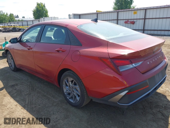 2024 Hyundai Elantra SEL z VIN KMHLM4DG5RU653537, wystawiony jako IAAI lot #42433134 z przebiegiem 37 478 mil mil oraz . Historia ofert i sprzedaży dostępna na DreamBid. Obrazek 3.