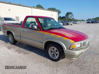 1996 GMC Sonoma SLS with VIN 1GTCS14X4T8515402, listed as a IAAI auction lot 42137071 with 165,316 mi miles. Bid and sale history available at carsss.com. Image 1.