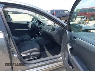 2015 Volkswagen Jetta SE with VIN 3VWD07AJ4FM353782, listed as a IAAI auction lot 42544354 with 195,457 mi miles and . Bid and sale history available at DreamBid. Image 5.