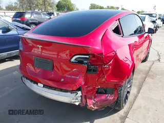2022 Tesla Model Y Performance z VIN 7SAYGDEF0NF518740, wystawiony jako IAAI lot #41785358 z przebiegiem 50 692 mil mil oraz . Historia ofert i sprzedaży dostępna na DreamBid. Obrazek 4.
