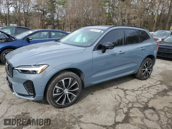 2023 Volvo XC60 Plus Dark Theme z VIN YV4L12RW9P1337099, wystawiony jako Copart lot #50022415 z przebiegiem 38 996 mil mil oraz Szkoda całkowita • Salvage title. Historia ofert i sprzedaży dostępna na DreamBid. Obrazek 1.