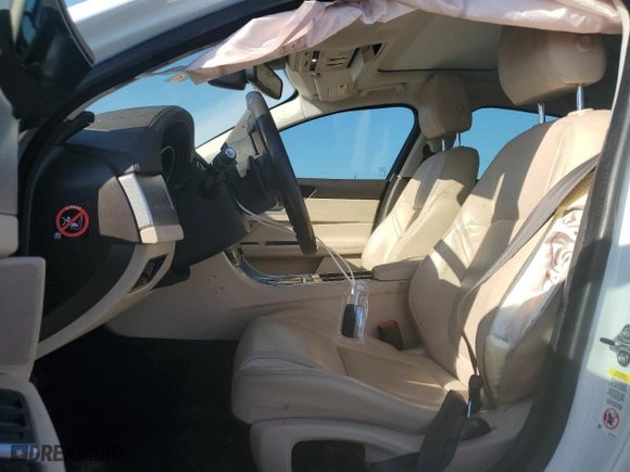 2016 Jaguar XF 35t Prestige with VIN SAJBE4BV8GCY02512, listed as a Copart auction lot 84510554 with 135,293 mi miles and Salvage Title. Bid and sale history available at carsss.com. Image 7.