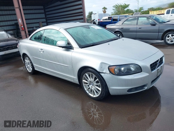 2008 Volvo C70 z VIN YV1MC67288J056674, wystawiony jako IAAI lot #41493211 z przebiegiem 18 158 mil mil oraz . Historia ofert i sprzedaży dostępna na DreamBid. Obrazek 1.