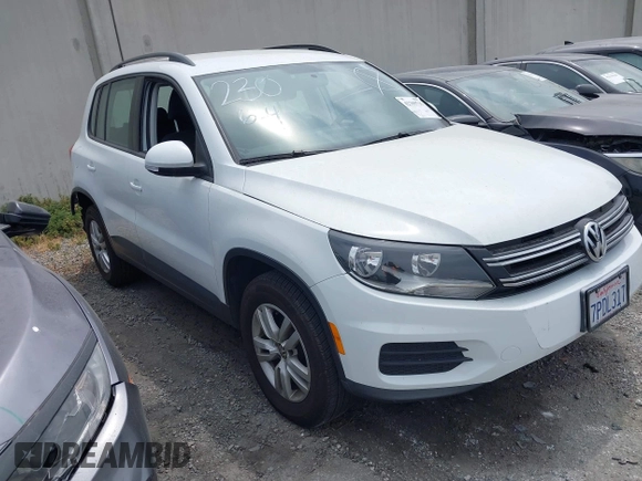 2015 Volkswagen Tiguan S z VIN WVGAV7AX7FW564563, wystawiony jako IAAI lot #42369715 z przebiegiem 27 976 mil mil oraz . Historia ofert i sprzedaży dostępna na DreamBid. Obrazek 1.