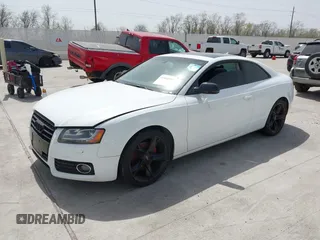 2010 Audi A5 Premium Plus z VIN WAULFAFR4AA079706, wystawiony jako IAAI lot #41804959 z przebiegiem 117 895 mil mil oraz . Historia ofert i sprzedaży dostępna na DreamBid. Obrazek 2.