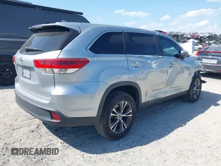 2019 Toyota Highlander LE with VIN 5TDZZRFH8KS362902, listed as a IAAI auction lot 42134460 with 40,102 mi miles and . Bid and sale history available at DreamBid. Image 4.