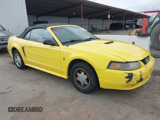 2001 Ford Mustang Deluxe z VIN 1FAFP44401F178828, wystawiony jako IAAI lot #42117312 z przebiegiem 115 897 mil mil oraz . Historia ofert i sprzedaży dostępna na DreamBid. Obrazek 1.