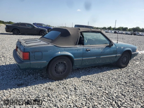 1993 Ford Mustang z VIN 1FACP44MXPF128112, wystawiony jako Copart lot #54756785 z przebiegiem 92 587 mil mil oraz Czysty tytuł • Clean title. Historia ofert i sprzedaży dostępna na DreamBid. Obrazek 3.