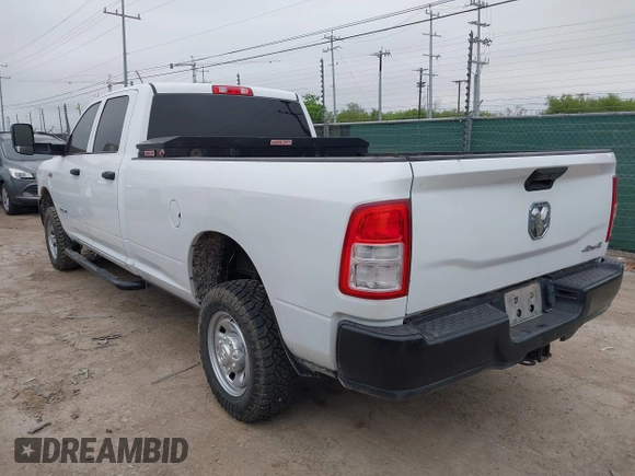 2022 Ram 2500 Tradesman z VIN 3C6UR5HJ4NG354406, wystawiony jako IAAI lot #41979979 z przebiegiem 79 649 mil mil oraz . Historia ofert i sprzedaży dostępna na DreamBid. Obrazek 3.