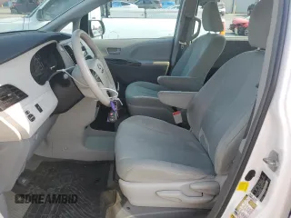 2013 Toyota Sienna L z VIN 5TDZK3DC7DS289663, wystawiony jako Copart lot #59146295 z przebiegiem 124 876 mil mil oraz Szkoda całkowita • Salvage title. Historia ofert i sprzedaży dostępna na DreamBid. Obrazek 7.
