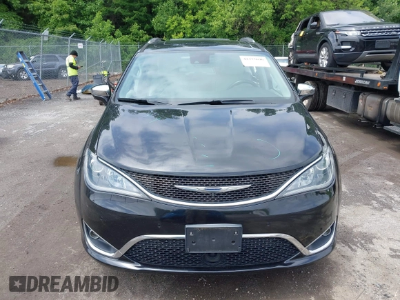 2017 Chrysler Pacifica Limited z VIN 2C4RC1GG3HR566162, wystawiony jako IAAI lot #42375696 z przebiegiem 103 051 mil mil oraz . Historia ofert i sprzedaży dostępna na DreamBid. Obrazek 12.