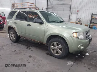 2008 Ford Escape XLT with VIN 1FMCU931X8KE68551, listed as a IAAI auction lot 41611972 with 267,034 mi miles. Bid and sale history available at carsss.com. Image 1.