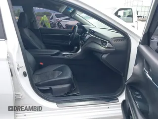 2020 Toyota Camry SE z VIN 4T1G11AKXLU908241, wystawiony jako IAAI lot #42093849 z przebiegiem 132 855 mil mil oraz . Historia ofert i sprzedaży dostępna na DreamBid. Obrazek 5.