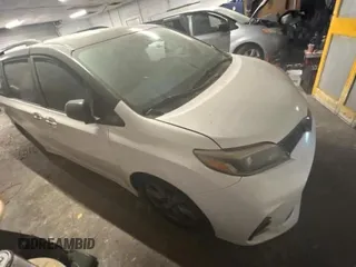 2018 Toyota Sienna SE z VIN 5TDXZ3DC1JS918378, wystawiony jako Copart lot #62154135 z przebiegiem 110 087 mil mil oraz Szkoda całkowita • Salvage title. Historia ofert i sprzedaży dostępna na DreamBid. Obrazek 1.