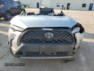2023 Toyota Corolla Cross L z VIN 7MUAAAAG0PV064006, wystawiony jako Copart lot #57481625 z przebiegiem Nie podano mil oraz Nie do naprawy • Non repairable. Historia ofert i sprzedaży dostępna na DreamBid. Obrazek 5.