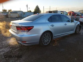 2013 Lexus LS 460 z VIN JTHCL5EFXD5019385, wystawiony jako IAAI lot #40930564 z przebiegiem 179 454 mil mil oraz . Historia ofert i sprzedaży dostępna na DreamBid. Obrazek 4.
