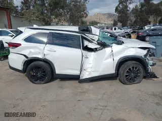 2019 Toyota Highlander SE with VIN 5TDKZRFHXKS308146, listed as a IAAI auction lot 41556837 with 52,555 mi miles. Bid and sale history available at carsss.com. Image 13.