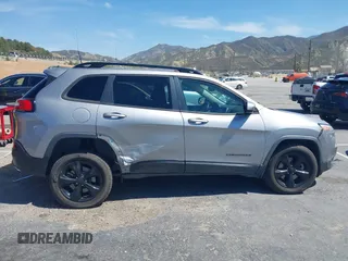 2016 Jeep Cherokee Latitude with VIN 1C4PJMCS4GW170322, listed as a IAAI auction lot 41841572 with 112,884 mi miles and . Bid and sale history available at carsss.com. Image 13.