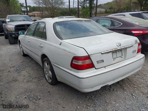 2000 Infiniti Q45 with VIN JNKBY31A9YM300780, listed as a IAAI auction lot 41950554 with 258,854 mi miles. Bid and sale history available at carsss.com. Image 3.