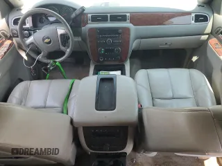 2012 Chevrolet Suburban LT z VIN 1GNSKJE73CR271477, wystawiony jako Copart lot #60445445 z przebiegiem Nie podano mil oraz Czysty tytuł • Clean title. Historia ofert i sprzedaży dostępna na DreamBid. Obrazek 8.