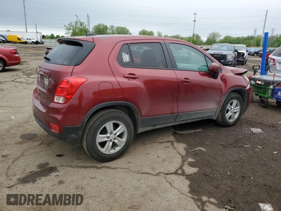 2021 Chevrolet Trax LS z VIN KL7CJKSB5MB327988, wystawiony jako Copart lot #56778645 z przebiegiem 26 312 mil mil oraz Nie do naprawy • Non repairable. Historia ofert i sprzedaży dostępna na DreamBid. Obrazek 3.