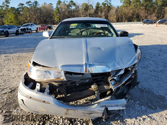 2002 Lincoln Town Car Signature z VIN 1LNHM82W92Y671562, wystawiony jako Copart lot #47391265 z przebiegiem Nie podano mil oraz Szkoda całkowita • Salvage title. Historia ofert i sprzedaży dostępna na DreamBid. Obrazek 5.