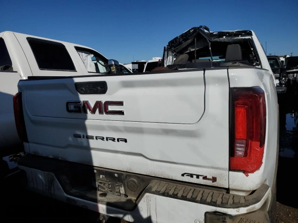 2023 GMC Sierra 3500HD AT4 z VIN 1GT49VEY3PF245031, wystawiony jako Copart lot #77260884 z przebiegiem Nie podano mil oraz Szkoda całkowita • Salvage title. Historia ofert i sprzedaży dostępna na DreamBid. Obrazek 6.
