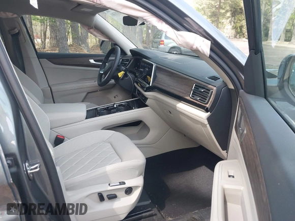 2025 Volkswagen Atlas SEL Premium R-Line with VIN 1V2FR2CA0SC522921, listed as a IAAI auction lot 42033389 with 5,342 mi miles and . Bid and sale history available at DreamBid. Image 5.