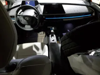2024 Toyota Prius LE z VIN JTDADABU6R3021347, wystawiony jako Copart lot #51042095 z przebiegiem 1 460 mil mil oraz Szkoda całkowita • Salvage title. Historia ofert i sprzedaży dostępna na DreamBid. Obrazek 8.