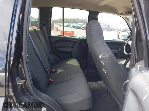 2003 Jeep Liberty Sport with VIN 1J4GL48KX3W530569, listed as a IAAI auction lot 41857397 with 172,303 mi miles. Bid and sale history available at carsss.com. Image 8.