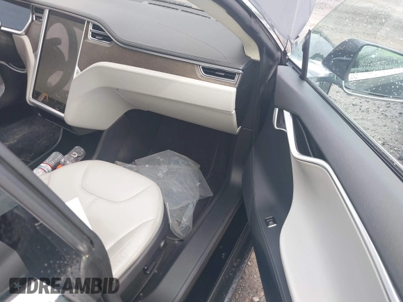 2013 Tesla Model S с VIN 5YJSA1DG7DFP26402, выставлен на аукционе IAAI как лот 42195726 с пробегом 100 890 миль миль и . История ставок и продаж доступна на DreamBid. Изображение 5.