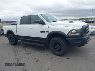 2018 Ram 1500 Rebel z VIN 1C6RR7YT8JS150942, wystawiony jako IAAI lot #42168638 z przebiegiem 99 060 mil mil oraz . Historia ofert i sprzedaży dostępna na DreamBid. Obrazek 1.