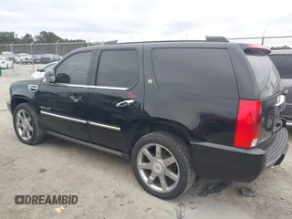 2013 Cadillac Escalade z VIN 1GYS4EEJXDR123523, wystawiony jako IAAI lot #41297183 z przebiegiem 98 248 mil mil oraz . Historia ofert i sprzedaży dostępna na DreamBid. Obrazek 14.