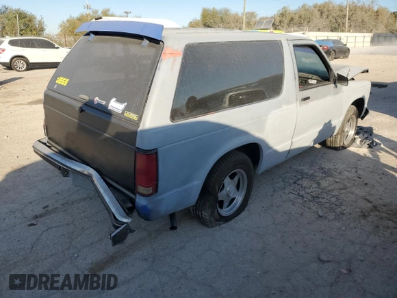 1989 Chevrolet Blazer z VIN 1GNCS18Z9K8255600, wystawiony jako Copart lot #76288754 z przebiegiem 224 837 mil mil oraz Nie do naprawy • Non repairable. Historia ofert i sprzedaży dostępna na DreamBid. Obrazek 3.