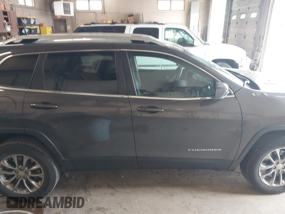 2020 Jeep Cherokee Altitude z VIN 1C4PJMLX9LD644816, wystawiony jako IAAI lot #42400461 z przebiegiem 32 235 mil mil oraz . Historia ofert i sprzedaży dostępna na DreamBid. Obrazek 13.