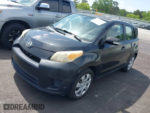 2008 Scion xD z VIN JTKKU10458J018014, wystawiony jako IAAI lot #42275788 z przebiegiem 198 204 mil mil oraz . Historia ofert i sprzedaży dostępna na DreamBid. Obrazek 2.