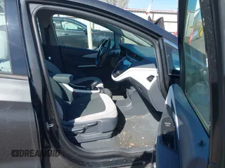 2017 Chevrolet Bolt EV LT z VIN 1G1FW6S00H4188556, wystawiony jako IAAI lot #42025003 z przebiegiem 24 009 mil mil oraz . Historia ofert i sprzedaży dostępna na DreamBid. Obrazek 5.