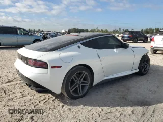 2023 Nissan Z Sport z VIN JN1BZ4AH8PM311031, wystawiony jako Copart lot #78017514 z przebiegiem 32 101 mil mil oraz Szkody całkowita. Historia ofert i sprzedaży dostępna na DreamBid. Obrazek 3.