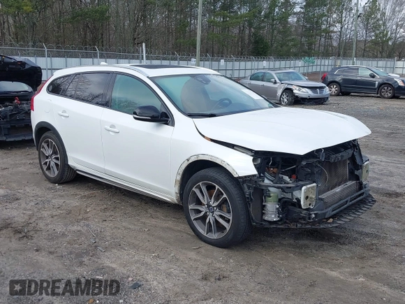 2015 Volvo V60 Cross Country T5 with VIN YV4612HK7F1001607, listed as a IAAI auction lot 41216339 with 138,069 mi miles. Bid and sale history available at carsss.com. Image 1.