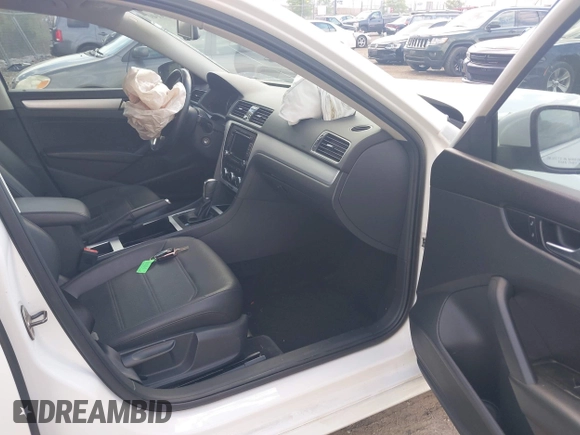 2012 Volkswagen Passat SE z VIN 1VWBH7A33CC066044, wystawiony jako IAAI lot #42211149 z przebiegiem 154 395 mil mil oraz . Historia ofert i sprzedaży dostępna na DreamBid. Obrazek 5.