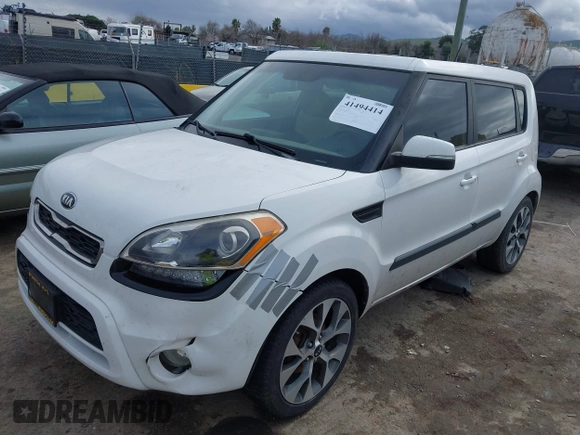 2013 Kia Soul ! with VIN KNDJT2A67D7546771, listed as a IAAI auction lot 41494414 with 135,810 mi miles. Bid and sale history available at carsss.com. Image 2.