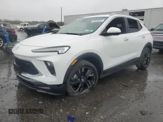 2024 Buick Encore GX Sport Touring с VIN KL4AMESL9RB174593, выставлен на аукционе Copart как лот 52892435 с пробегом 21 407 миль миль и Чистый • Clean title. История ставок и продаж доступна на DreamBid. Изображение 1.