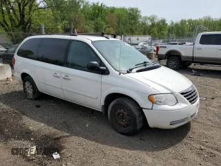 2005 Chrysler Town & Country LX with VIN 2C4GP44R15R450232, listed as a Copart auction lot 53623915 with 57,372 mi miles and Salvage Title. Bid and sale history available at carsss.com. Image 5.